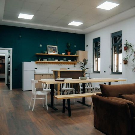 The Maze Hostel Tirana Bagian luar foto