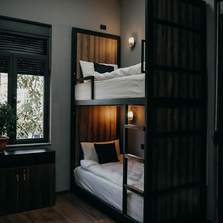 The Maze Hostel Tirana Bagian luar foto