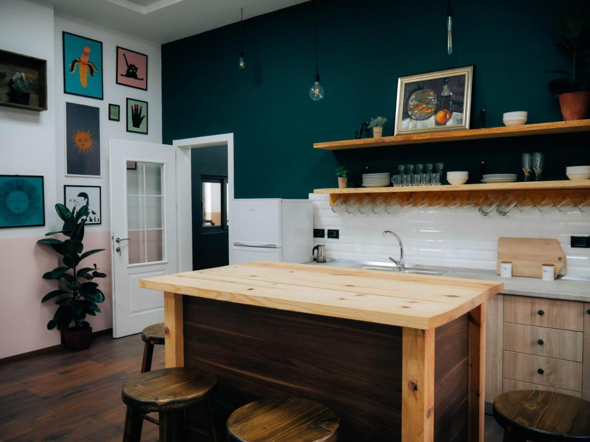 The Maze Hostel Tirana Bagian luar foto