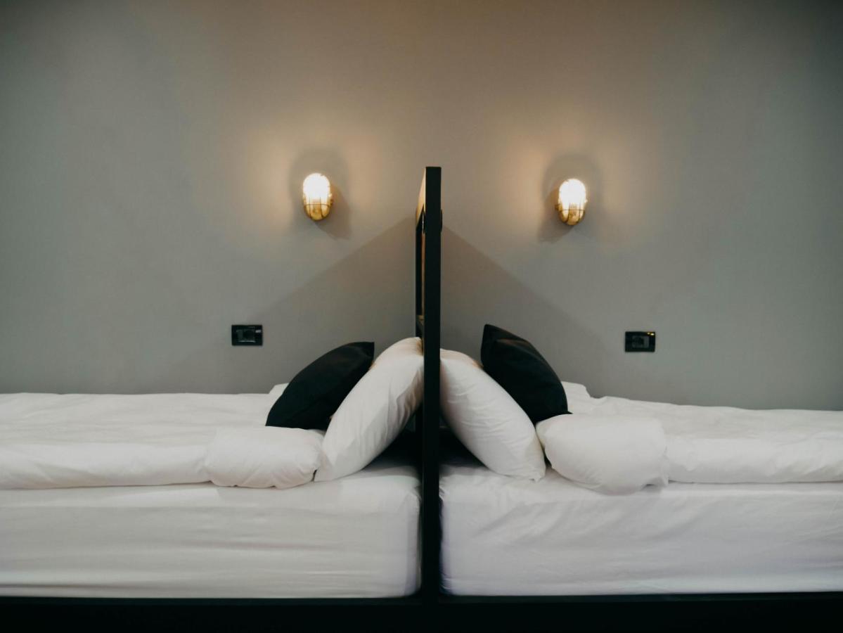 The Maze Hostel Tirana Bagian luar foto