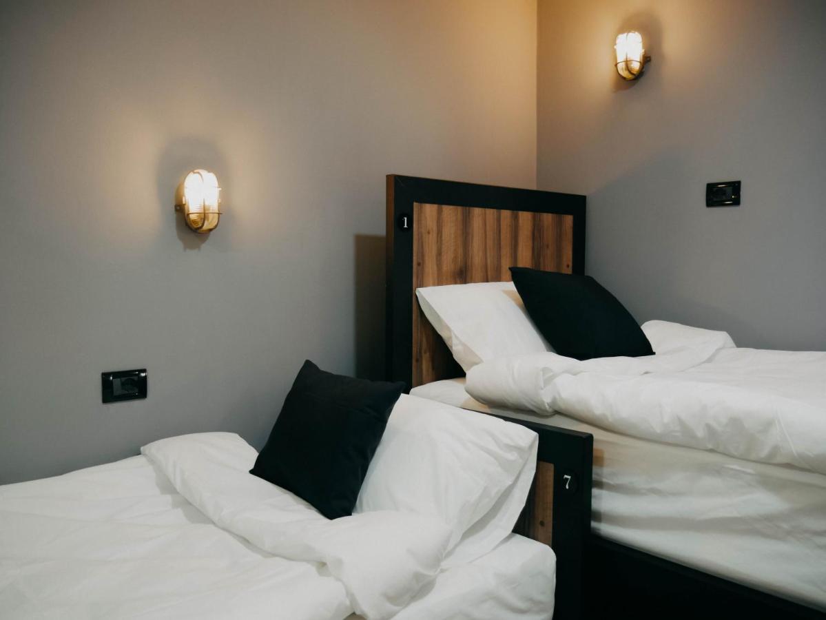 The Maze Hostel Tirana Bagian luar foto