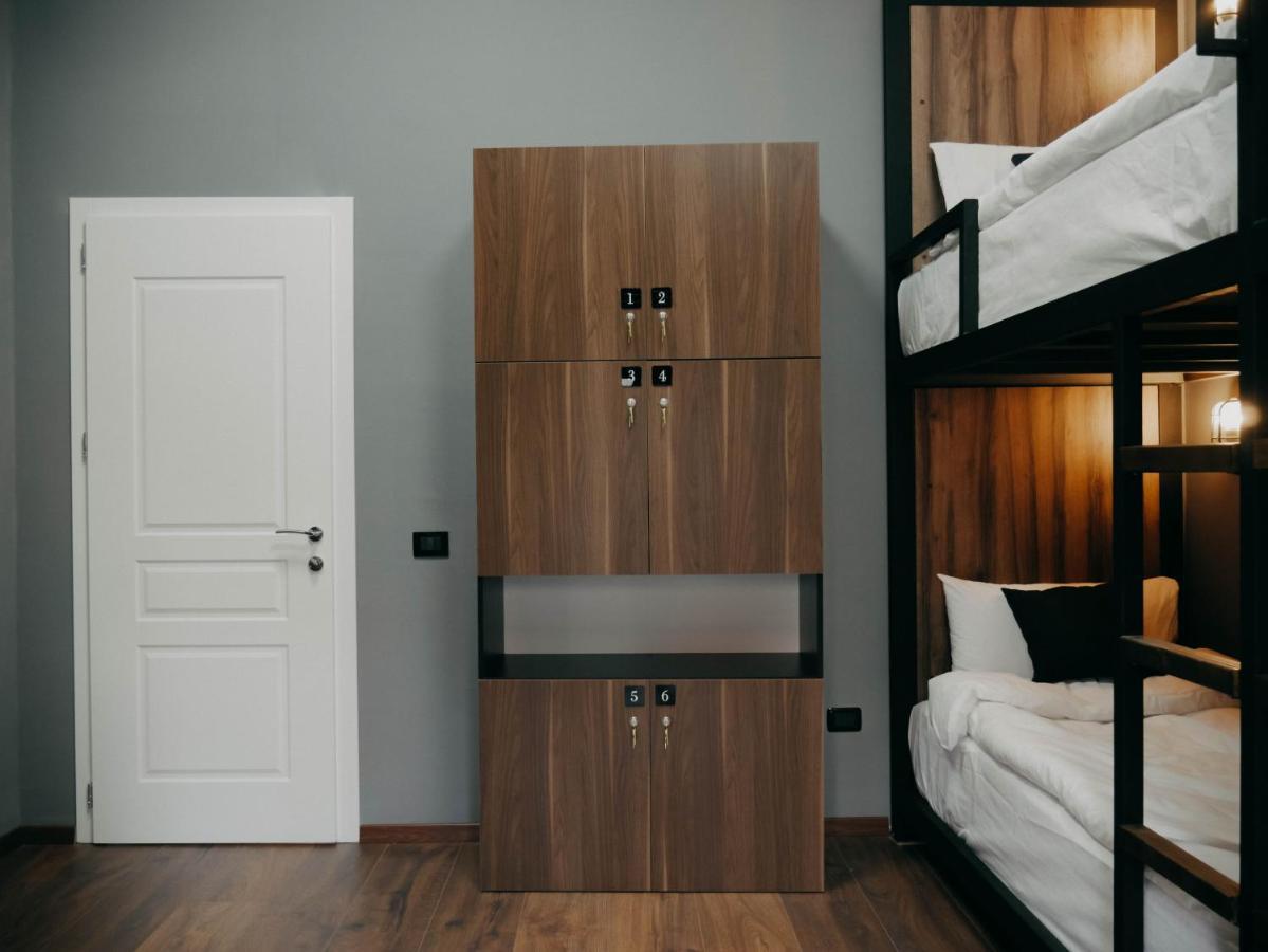 The Maze Hostel Tirana Bagian luar foto