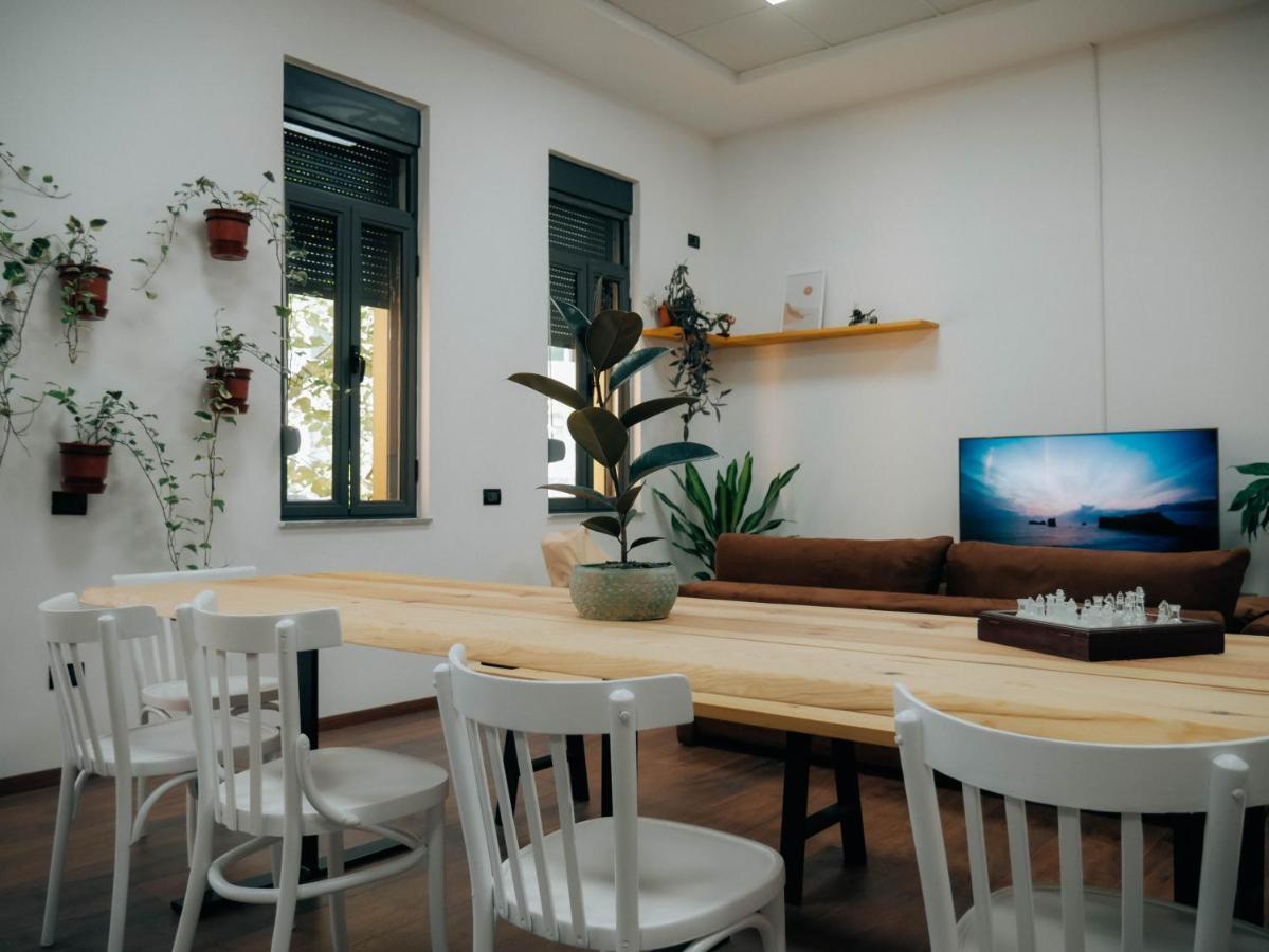The Maze Hostel Tirana Bagian luar foto