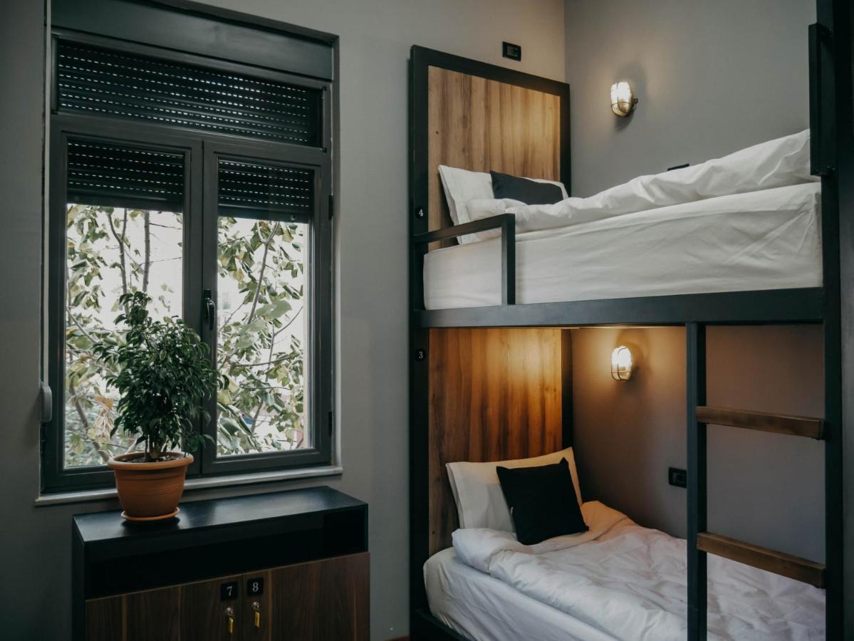 The Maze Hostel Tirana Bagian luar foto