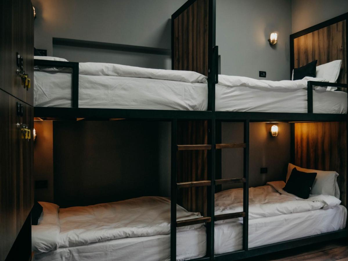 The Maze Hostel Tirana Bagian luar foto