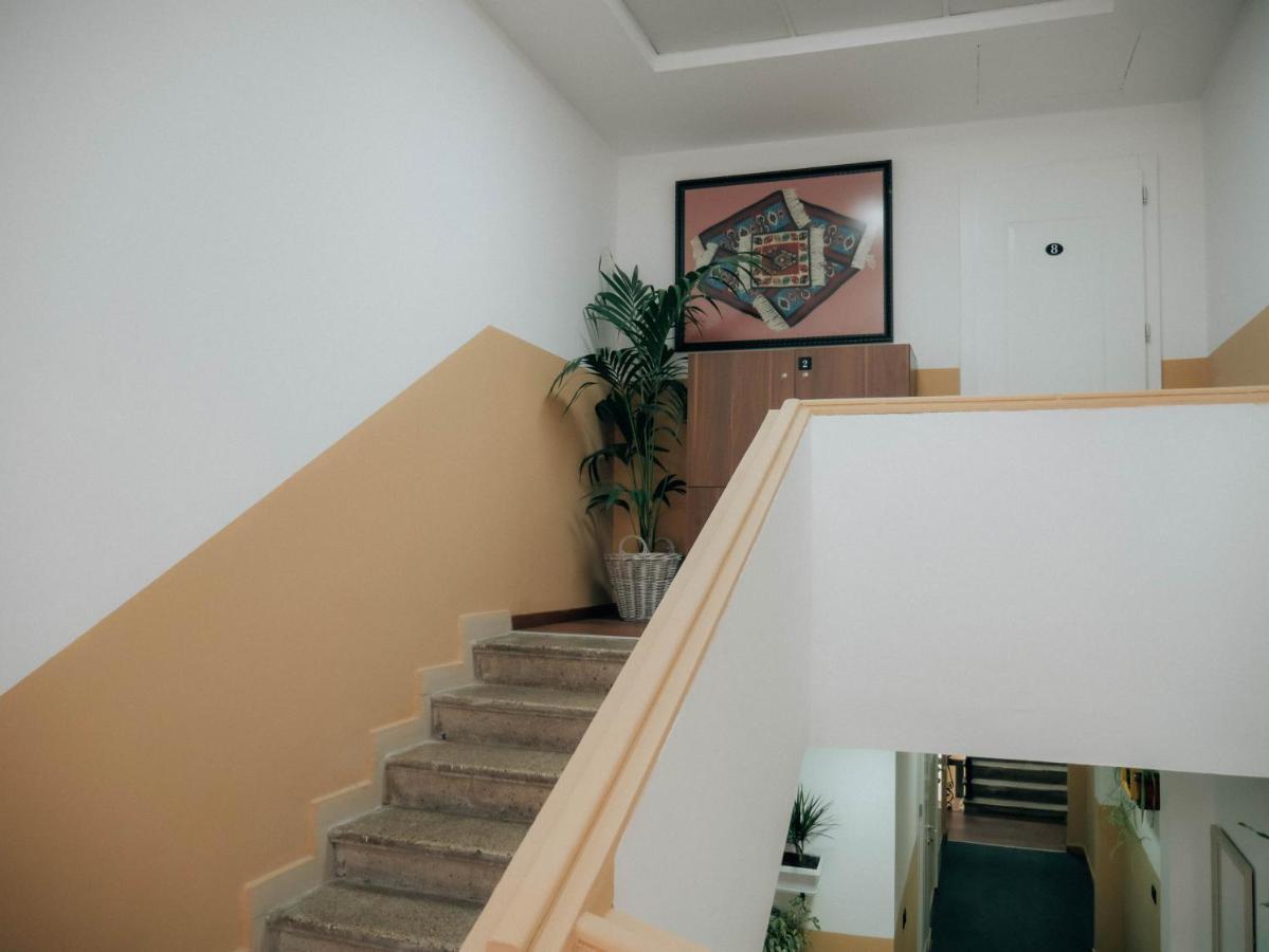 The Maze Hostel Tirana Bagian luar foto