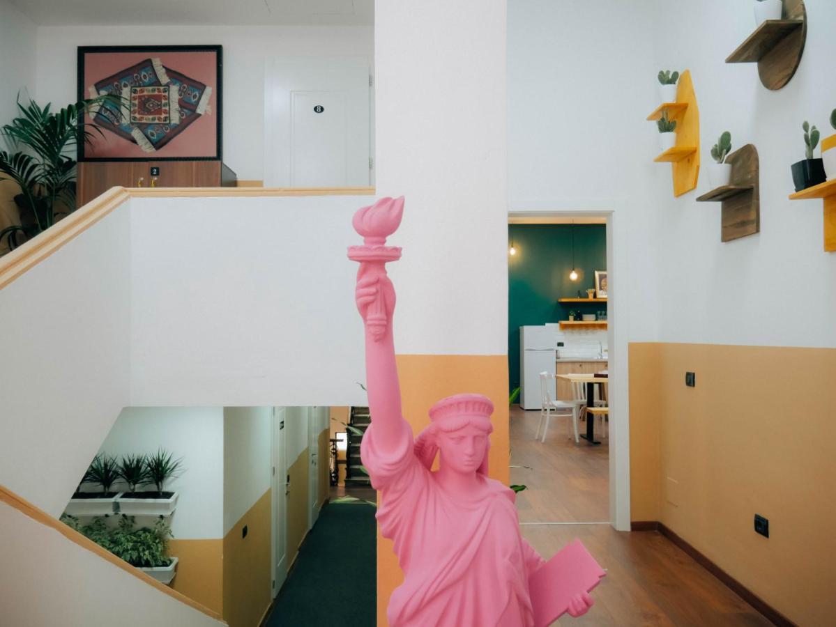 The Maze Hostel Tirana Bagian luar foto