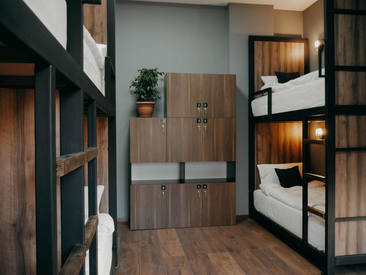 The Maze Hostel Tirana Bagian luar foto