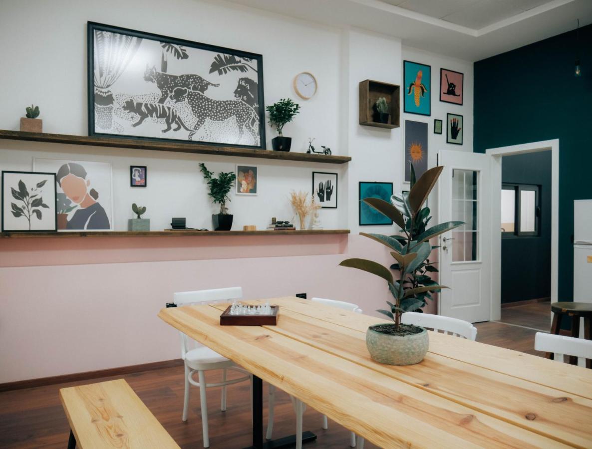 The Maze Hostel Tirana Bagian luar foto