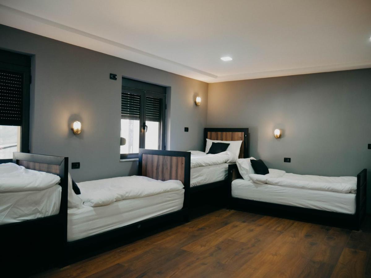 The Maze Hostel Tirana Bagian luar foto