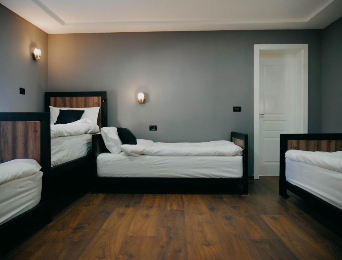 The Maze Hostel Tirana Bagian luar foto