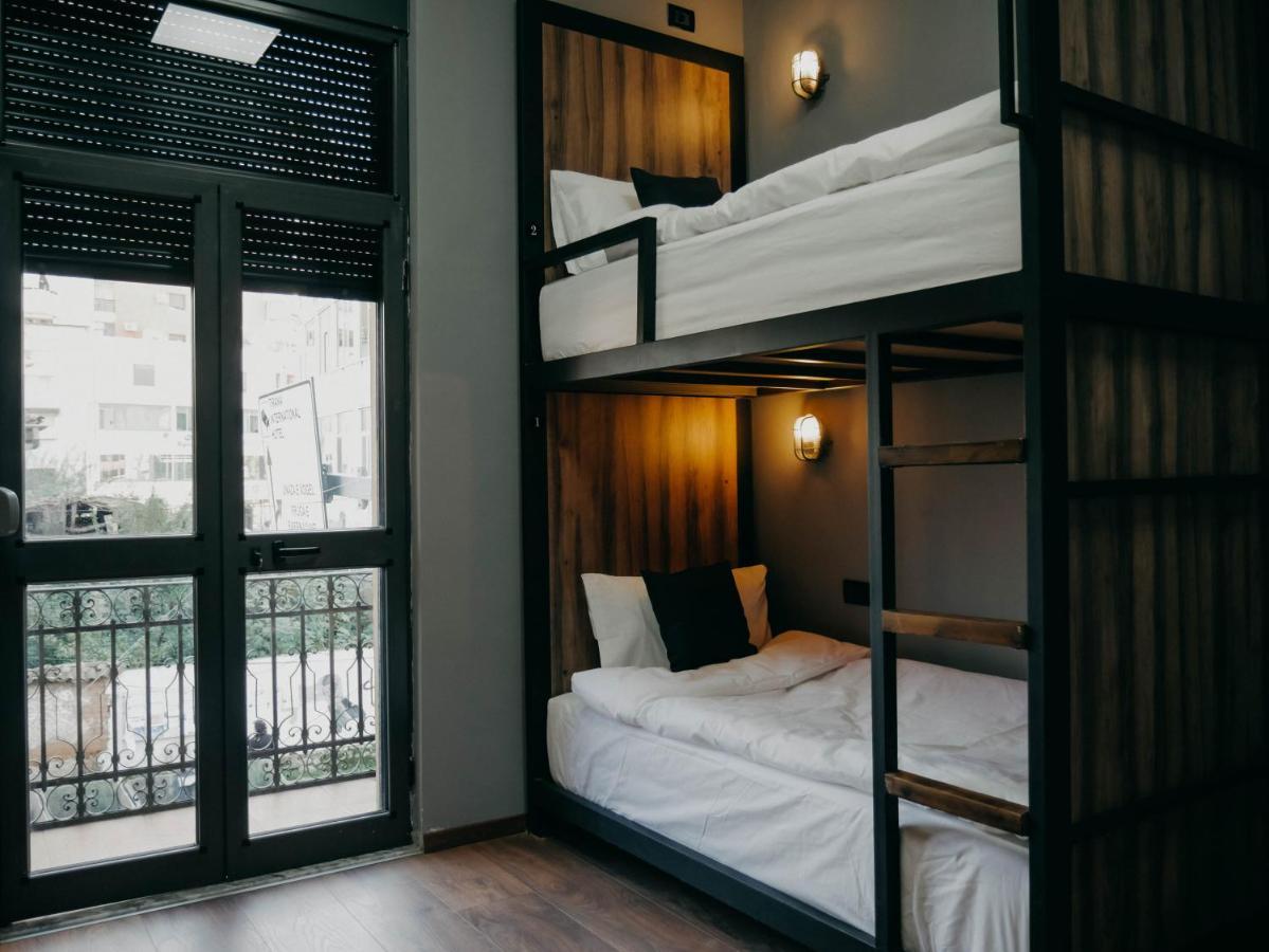 The Maze Hostel Tirana Bagian luar foto