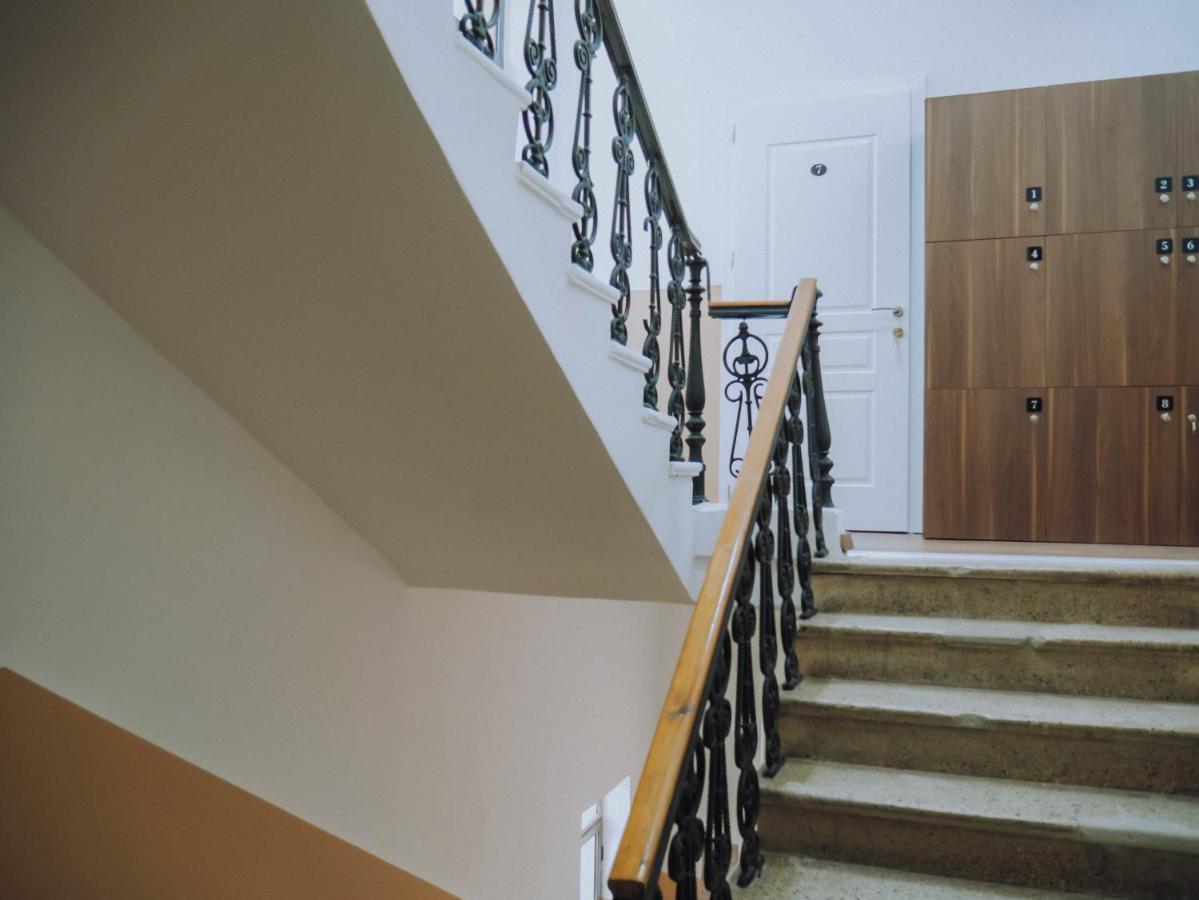 The Maze Hostel Tirana Bagian luar foto